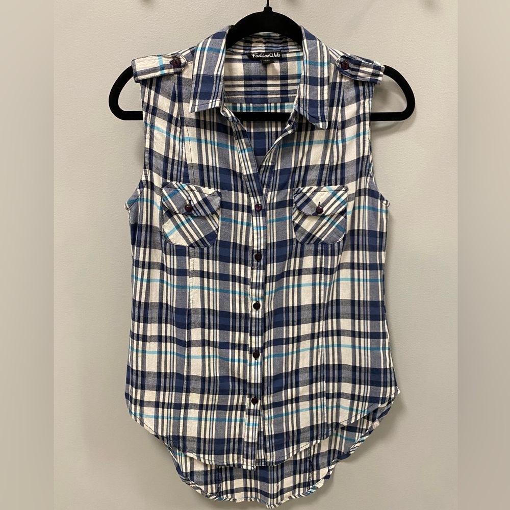 COPY - Fashion Web, women’s sleeveless plaid button up shirt, size Med